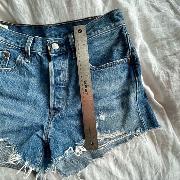 Classic Levi’s 501 Denim Shorts - Picture 2 of 7